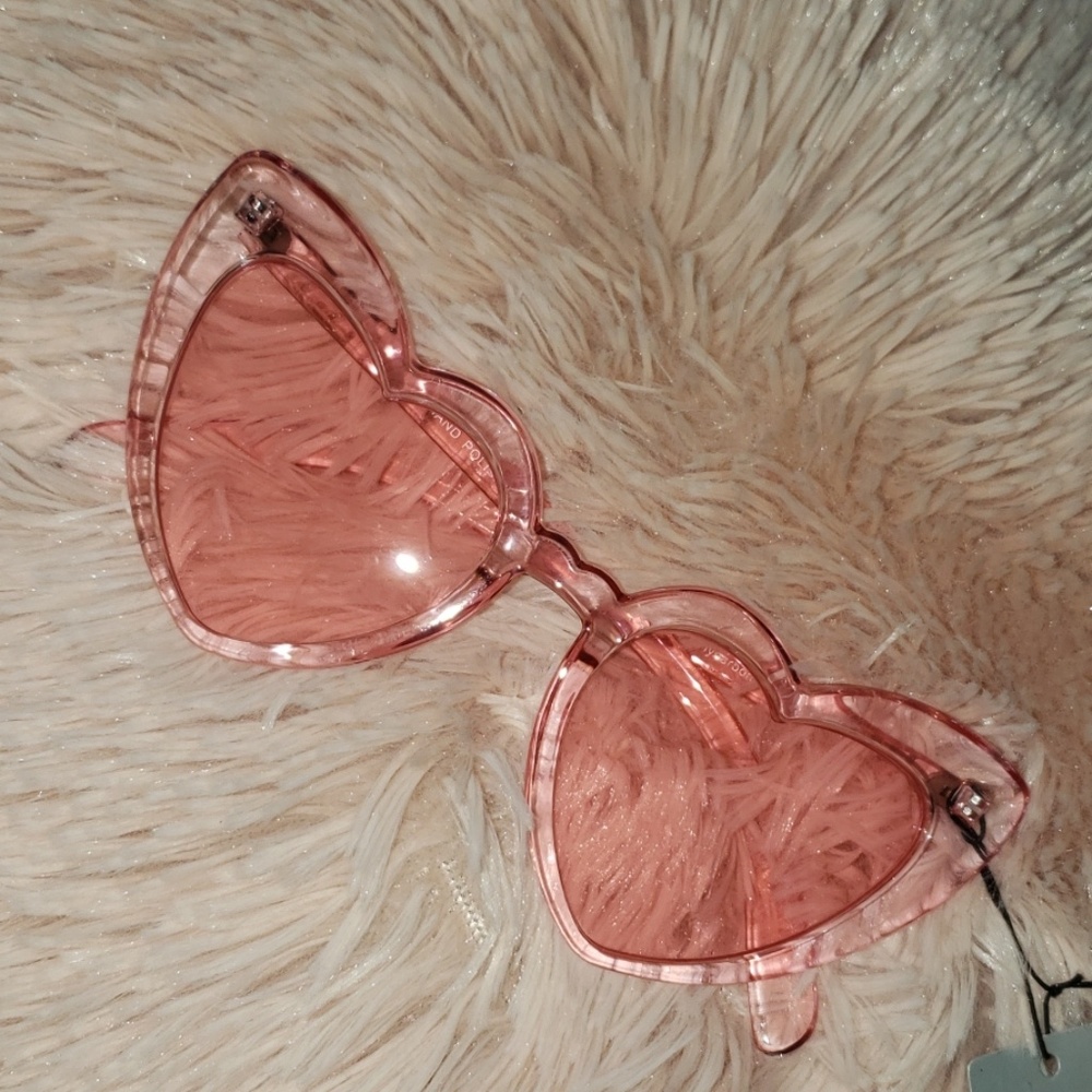 HEARTS ABLAZE 🥰 SUNGLASSES